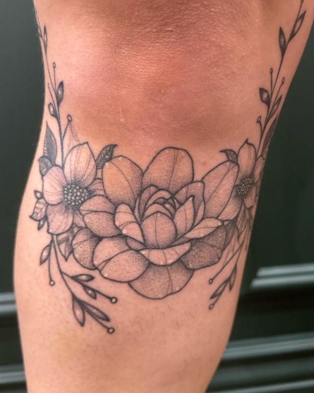 These florals are healed about 10 days. We finished the top half of Macy’s knee wrap, and good Lord do I love it. Will be posting the top half in another post. As always, walkins welcome 12 to 8 Tuesday through Sunday at Living Canvas. #livingcanvastattoos
#lvgcvs
#tempe#tempetattoos  #millave#arizonatattoos#aztattoo #aztattooer #aztattoos#asu#az #tattoo #tattoodo #tattoos#tattooing#tattooink#tattooartist #tattooist #tattooer#tattoosofinstagram#tattoolife#tattoocommunity #tattoos