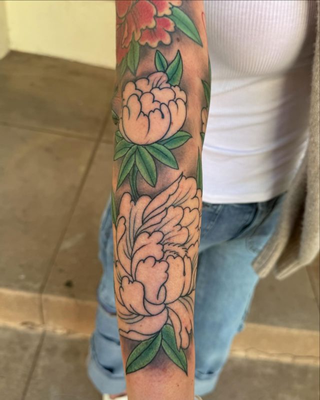 Adding peonies to bring Jennifer’s sleeve down .
I really love this type of look and how soft and feminine it is. 
.
.
.
mdwtattoos #livingcanvastattoos #solidink#truetubes #obakesumi #bodysuittattoo#japanestattoo  #japanesetattoos#irezumi #irezumicollective#azjapanesetattooers#arizonajapanesetattooartists
#tattoo#tempe#tempetattoos  #millave#arizonatattoos#aztattoo #aztattooer #aztattoos#asu#az #tattoodo
#tattoos#tattooing#tattooink#tattooartist #tattooist #tattooer#tattoosofinstagram